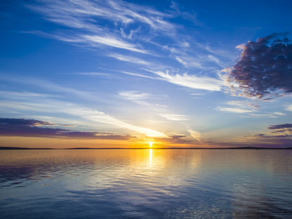 Amanecer sobre el mar