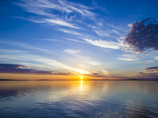 Amanecer sobre el mar