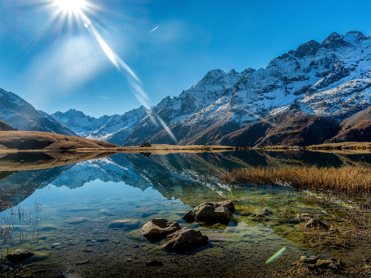Lago cristalino sereno
