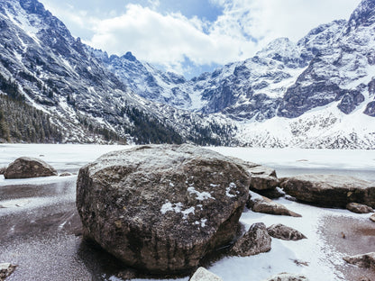 Lago glaciar congelado