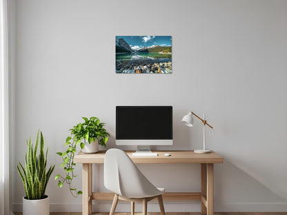 Lago glaciar en las Rocosas