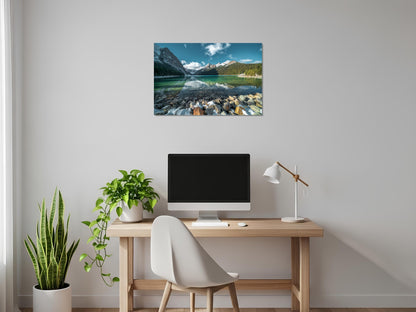 Lago glaciar en las Rocosas