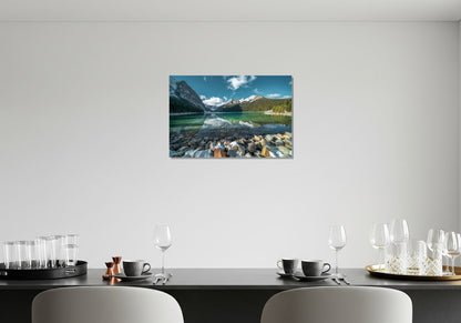 Lago glaciar en las Rocosas