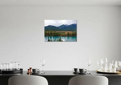 Montañas rocosas de fondo