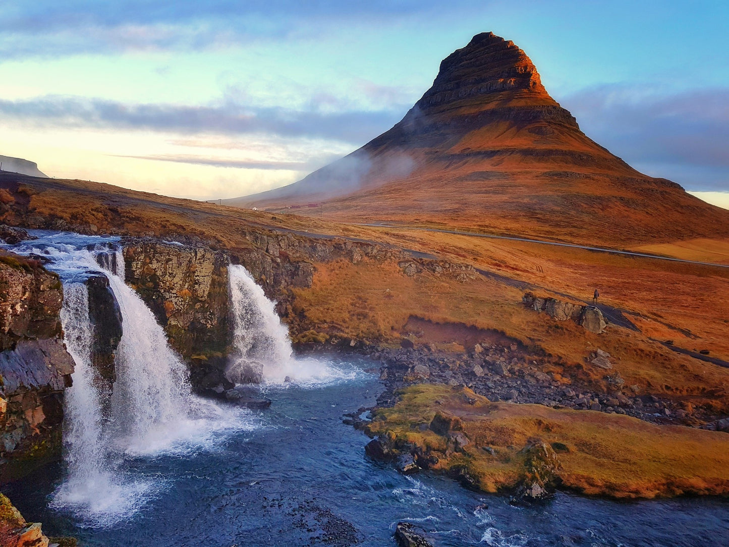 Monte Kirkjufell y sus cascadas