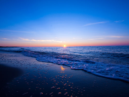 Ola chocando en la playa
