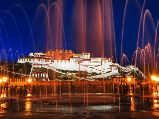 Palacio iluminado en elñ Tibet