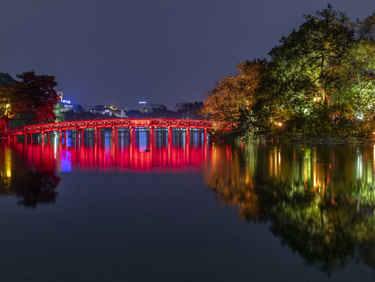 Puente del templo Ngoc Son