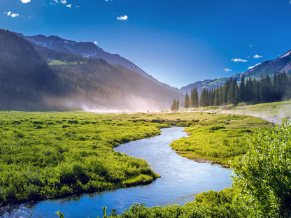 Río cruzando el valle