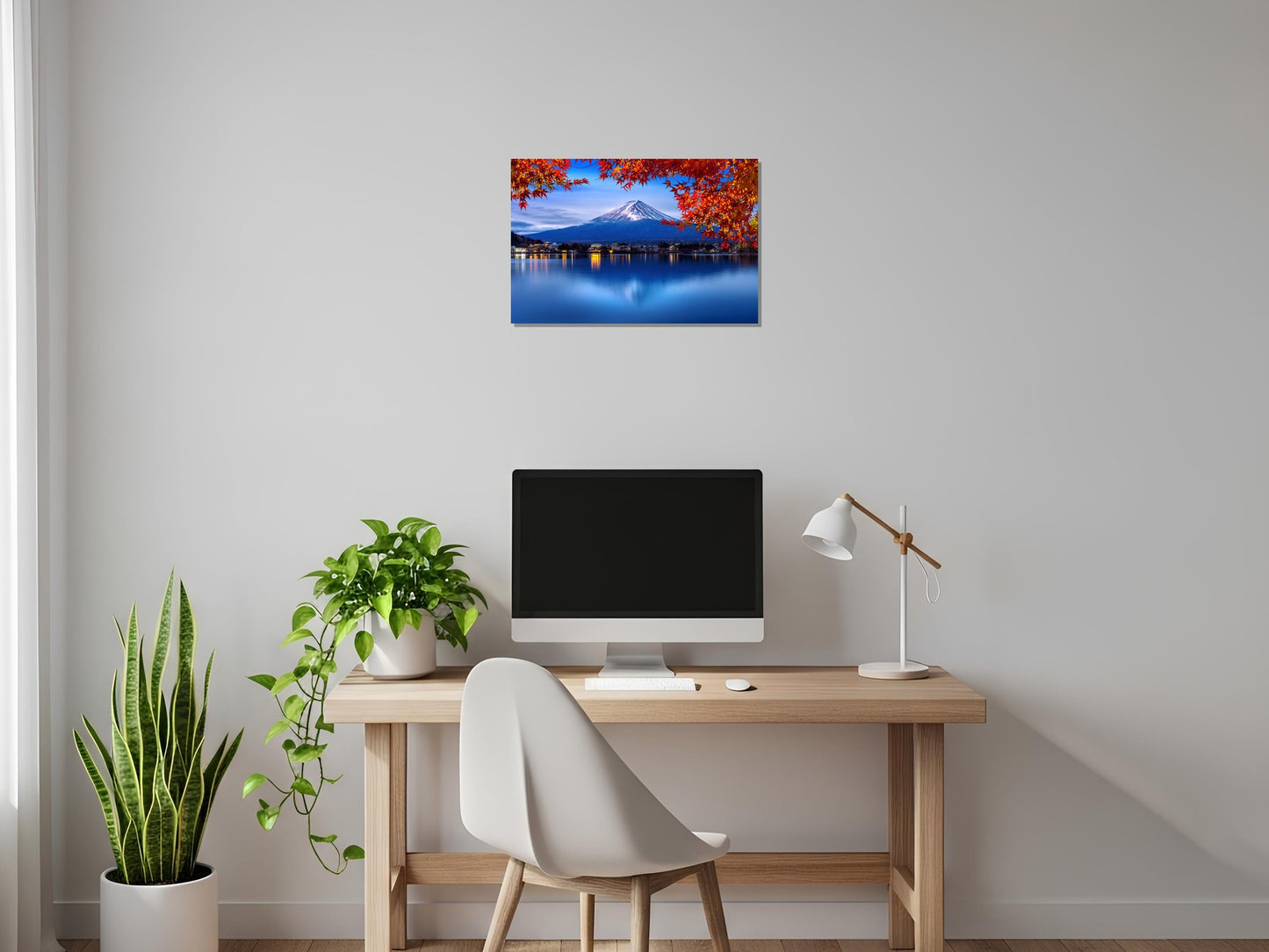 Reflejo nocturno del monte Fuji sobre el Lago Kawaguchi