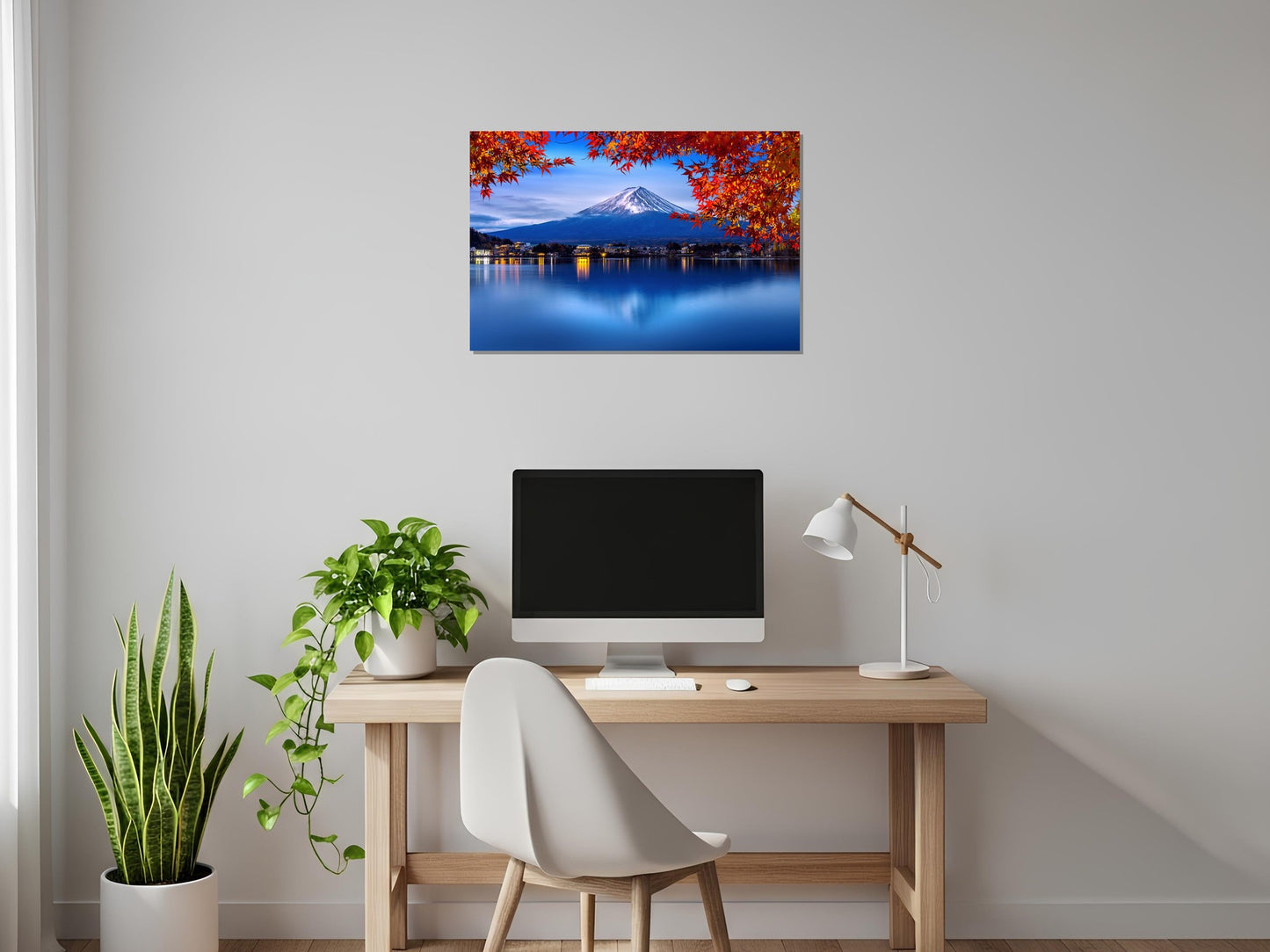 Reflejo nocturno del monte Fuji sobre el Lago Kawaguchi